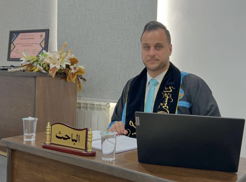 الزميل حمزة النهار.. مبارك الماجستير