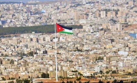 مصادر حكومية تنفي وجود جسر ينقل بضائع لإسرائيل مرورا بالأردن