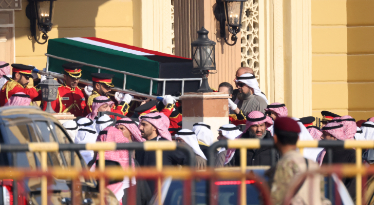 الكويتيون يشيعون جثمان الأمير نواف الأحمد الجابر الصباح إلى مثواه الأخير