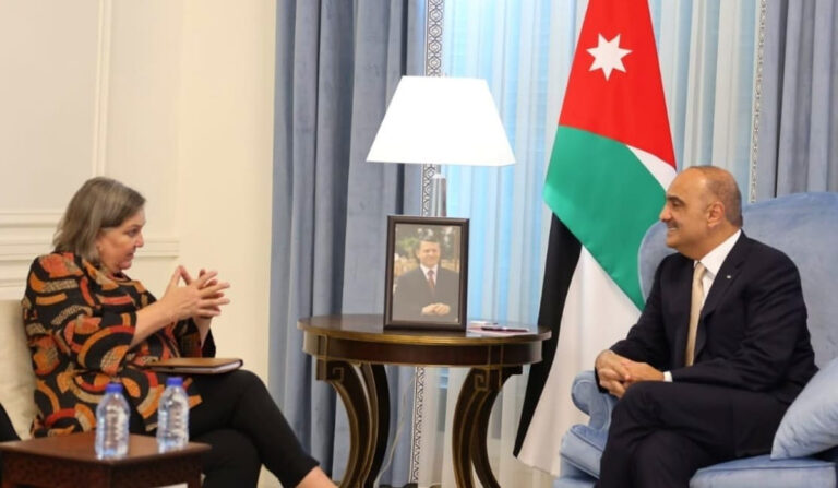 الخصاونة: حرب غزة ألقت بظلالها على اقتصاد الأردن