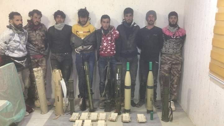 القوات المسلحة تكشف بالصور عن هويات المهربين الذين تم القبض عليهم ومضبوطات الأسلحة والمخدرات