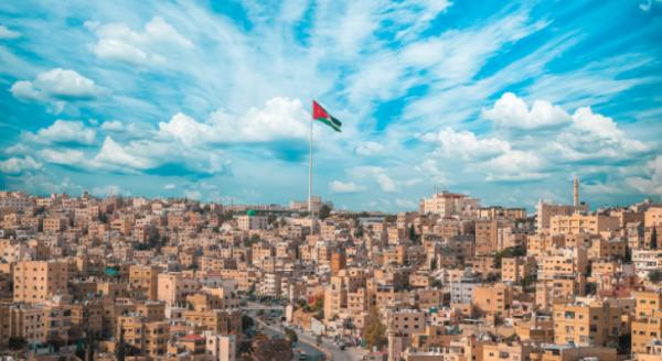 رويترز عن مخابرات إقليمية: غارات أردنية استهدفت كبار تجار المخدرات في سوريا
