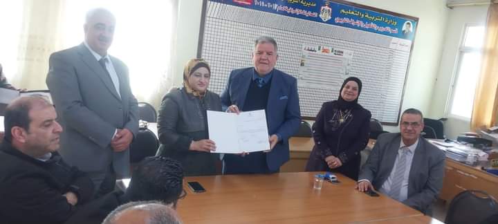 الروابدة يكرّم رئيس قسم الإشراف التربوي الدكتورة نجود فريحات تقديرًا وعرفاناً بعد نقلها إلى مديرية التربية والتعليم لمحافظة جرش.