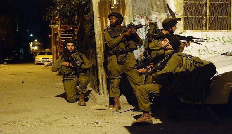 جيش الاحتلال يعدم 13 شخصا بمنزل في شمال غزة