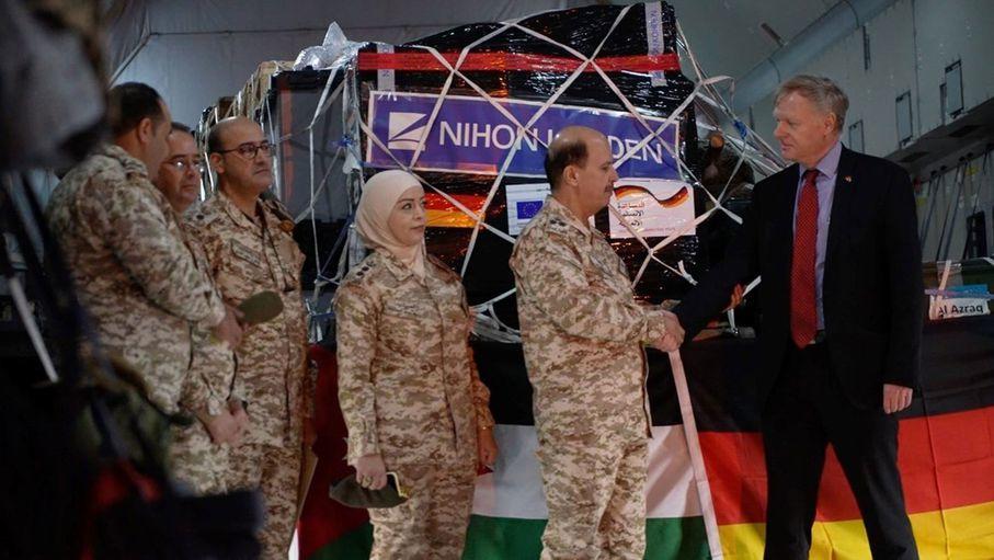 القوات المسلحة تتسلم أجهزة ومعدات طبية من الحكومة الألمانية