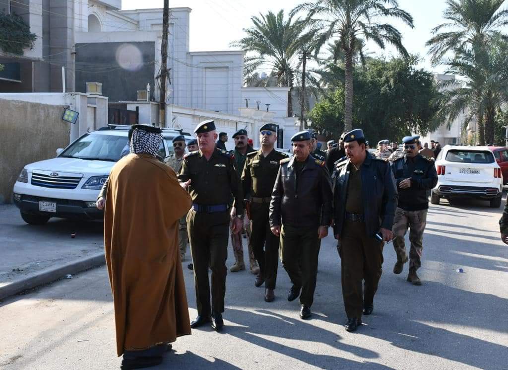 قائد طيران الجيش العراقي  يحضر مجلس عزاء الشهيد البطل العقيد الطيار مروان جلال درويش ...صور
