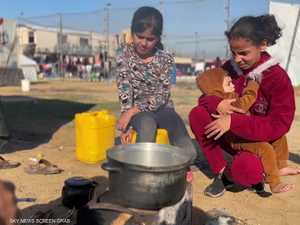 أنين الجوع يدمي القلوب في غزة.. قصص حزينة لمعاناة الأطفال