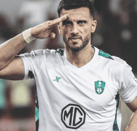 عمر السومة يعتزل اللعب دولياً