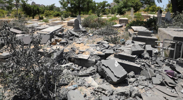 جيش حثالة الأمم يجرف مقبرة الشيخ شعبان شرق غزة