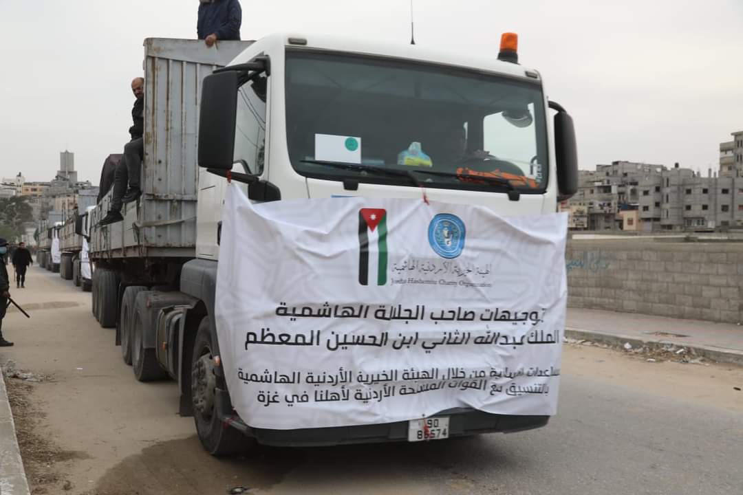 القوات المسلحة الأردنية ترفد براً وجواً المستشفى الميداني الأردني في خان يونس..صور