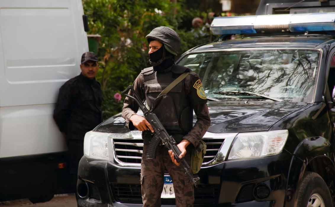 الداخلية المصرية تكشف ملابسات فيديو إطلاق أحد الأشخاص النار لترهيب سيدات داخل منزلهن