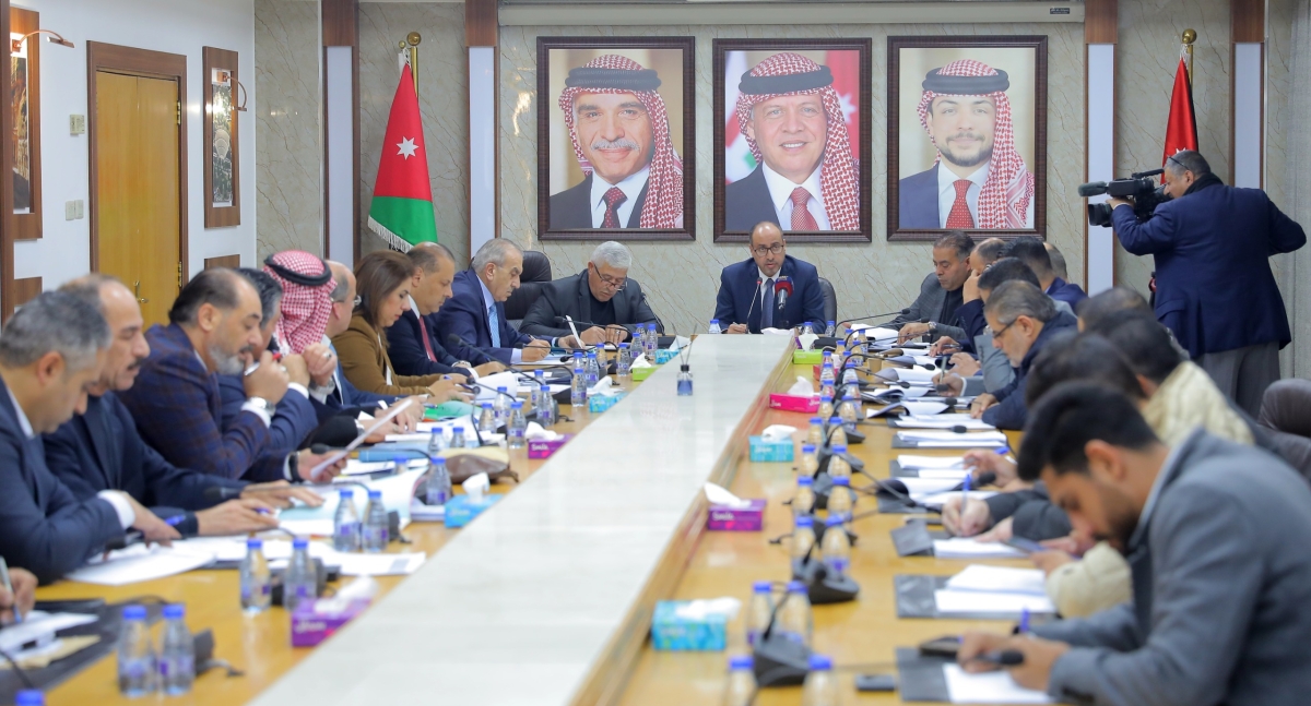 المالية النيابية تناقش مشروع قانون الموازنة العامة لوزارة الأشغال العامة