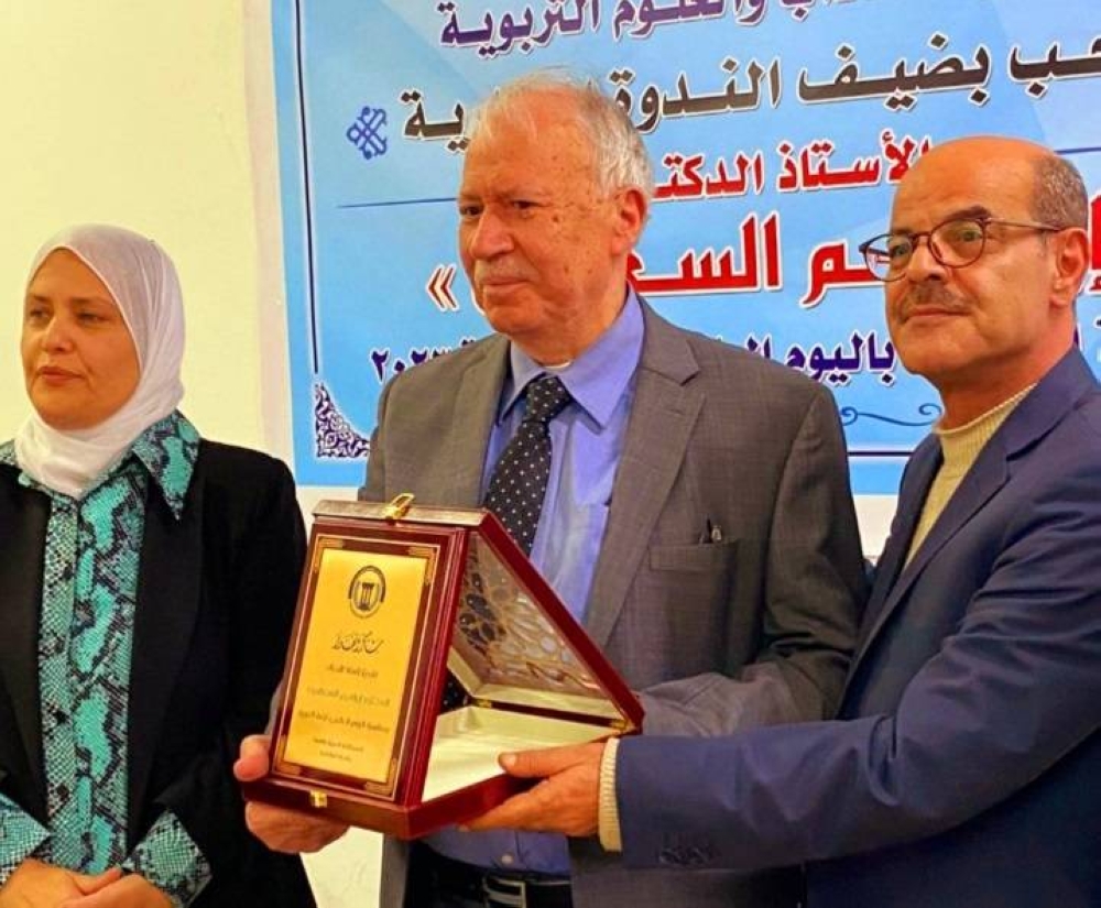 قسم اللغة العربية في فيلادلفيا يكرم أستاذ الأجيال