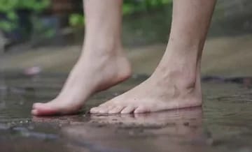 الأقدام المبللة وأمراض القلب...تفاصيل