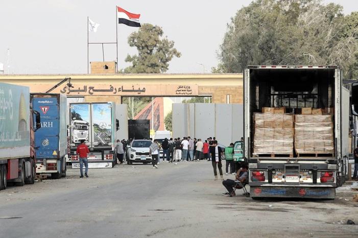 دخول 70 شاحنة مساعدات إنسانية إلى غزة عبر معبر رفح
