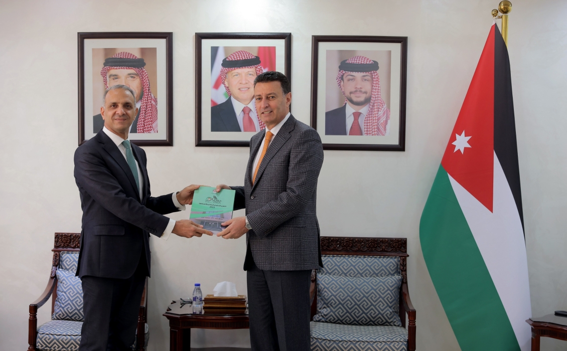 رئيس مجلس النواب يتسلم تقرير ديوان المحاسبة 2022