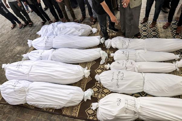 الاحتلال يعيد جثامين 80 فلسطينيا لغزة