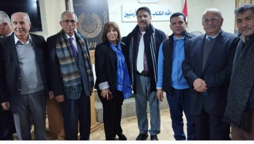 الخفش تحاضر في اتحاد الكتاب عن الآثار النفسية والصحية على الأطفال في حرب غزه...صور