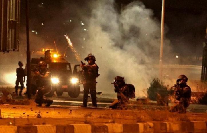 إصابات بالاختناق خلال مواجهات عقب إغلاق الاحتلال المدخل الشمالي لمدينة الخليل
