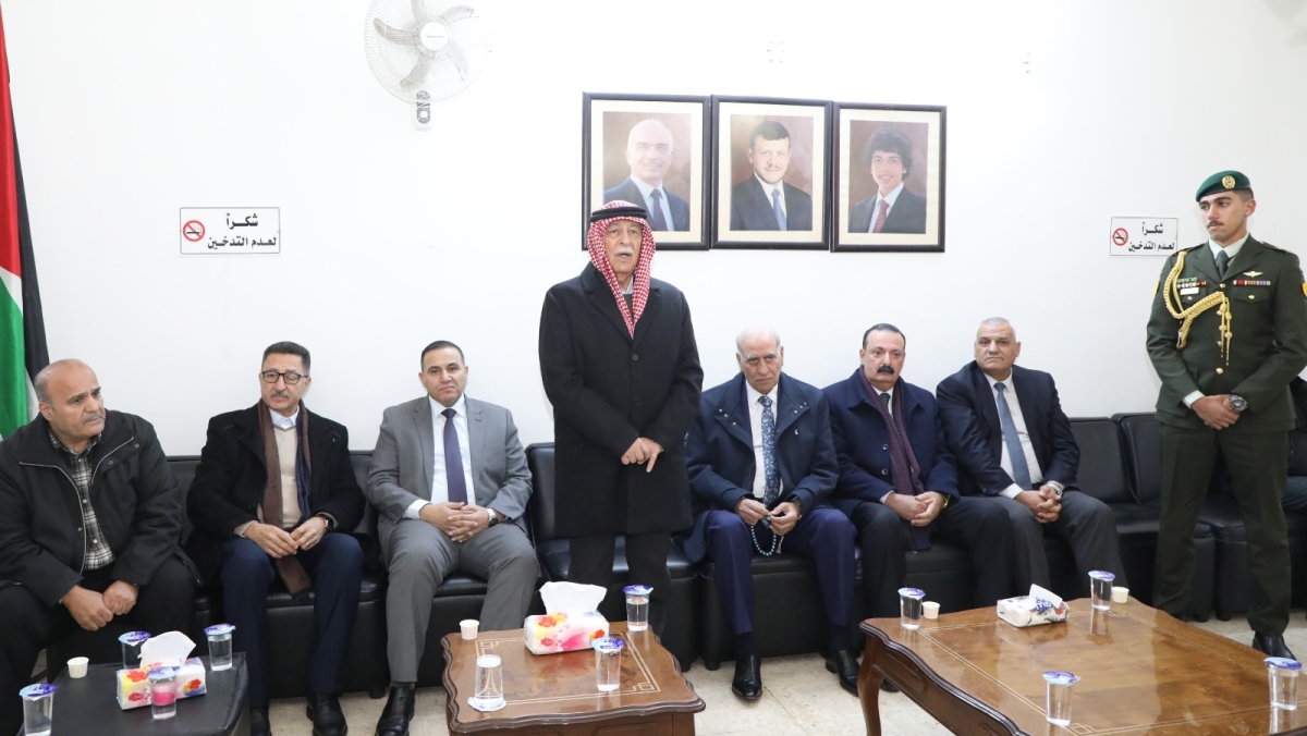 مندوبا عن الملك وولي العهد ...العيسوي يقدم واجب العزاء لعشيرتي أبو طالب والدباس...صور