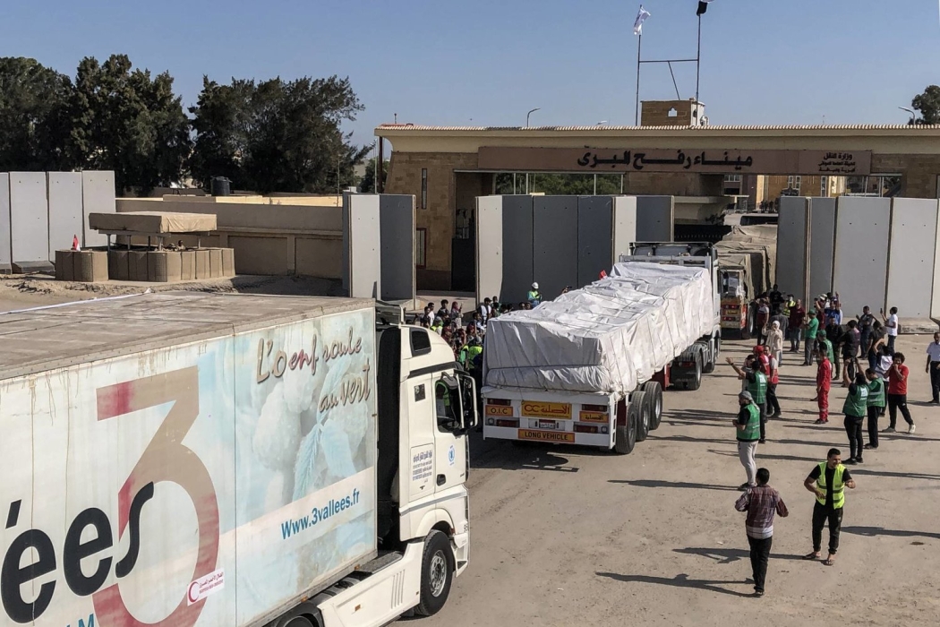 دخول 50 شاحنة مساعدات إنسانية إلى غزة عبر رفح