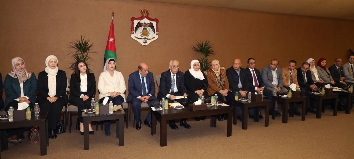 رئيس الديوان الملكي يلتقي وفدا أكاديميا من قبيلة بني حسن وممثلين عن منطقتي حي نزال والياسمين