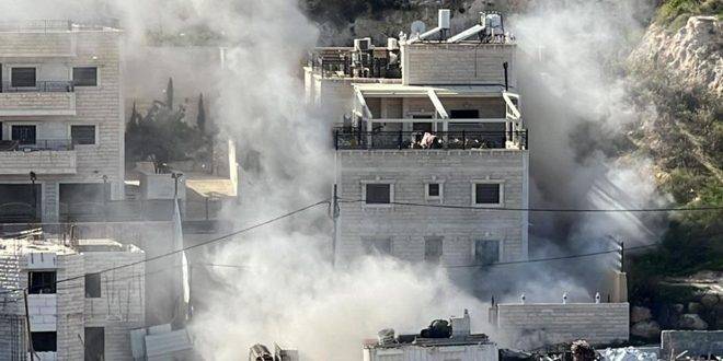الاحتلال يفجر منزلي شهيدين فلسطينيين جنوب القدس المحتلة