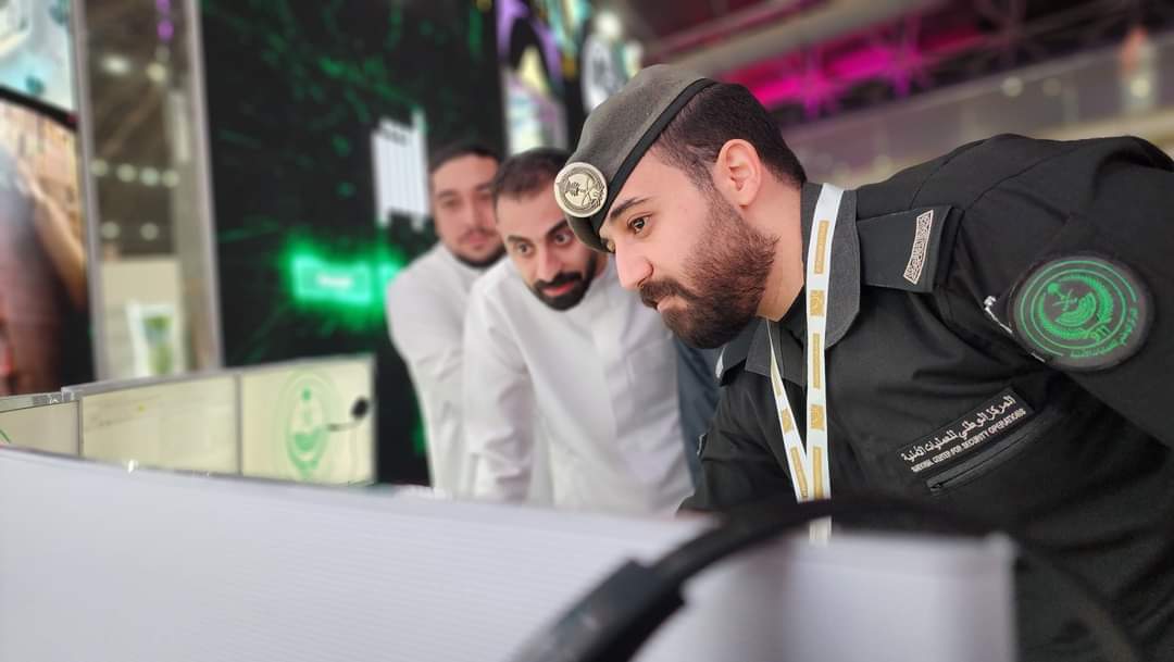 السعودية: المركز الوطني للعمليات الأمنية يشارك ضمن جناح وزارة الداخلية في مؤتمر ومعرض خدمات الحج والعمرة بجدة