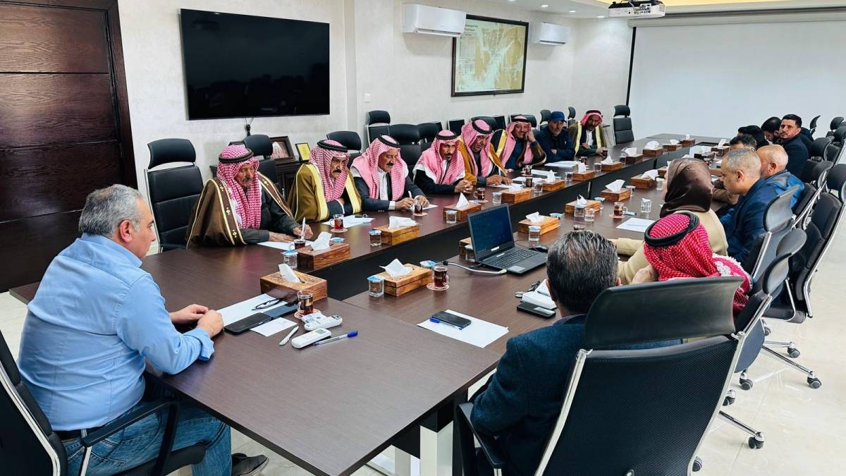 البريزات يلتقي شيوخ وممثلين عن منطقة أم صيحون