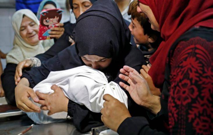 (أنقذوا الأطفال) : 10 آلاف طفل فلسطيني قتلوا في نحو 100 يوم