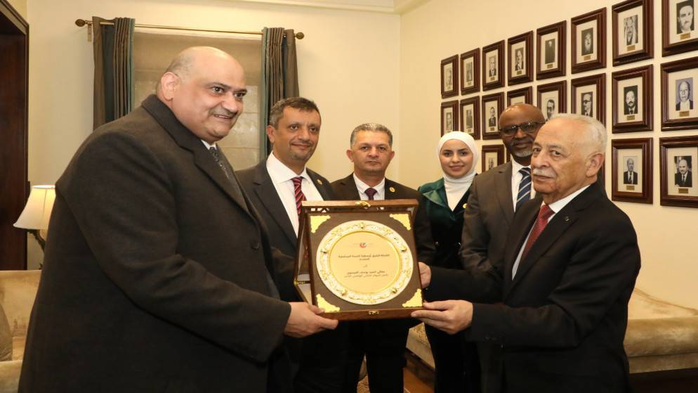 رئيس الديوان الملكي يشيد بدور الأردن كمحطة رئيسية للصحة العامة إقليميا ودوليا
