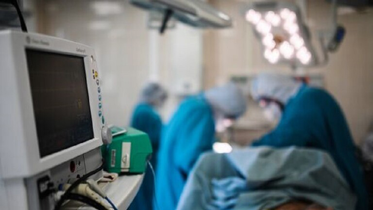 إخراج طقم أسنان من معدة مريض
