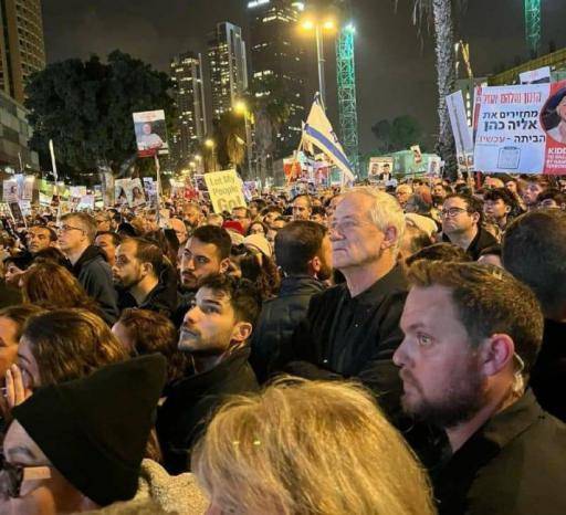 مظاهرات في تل ابيب بمشاركة غانتس تطالب باستقالة نتنياهو