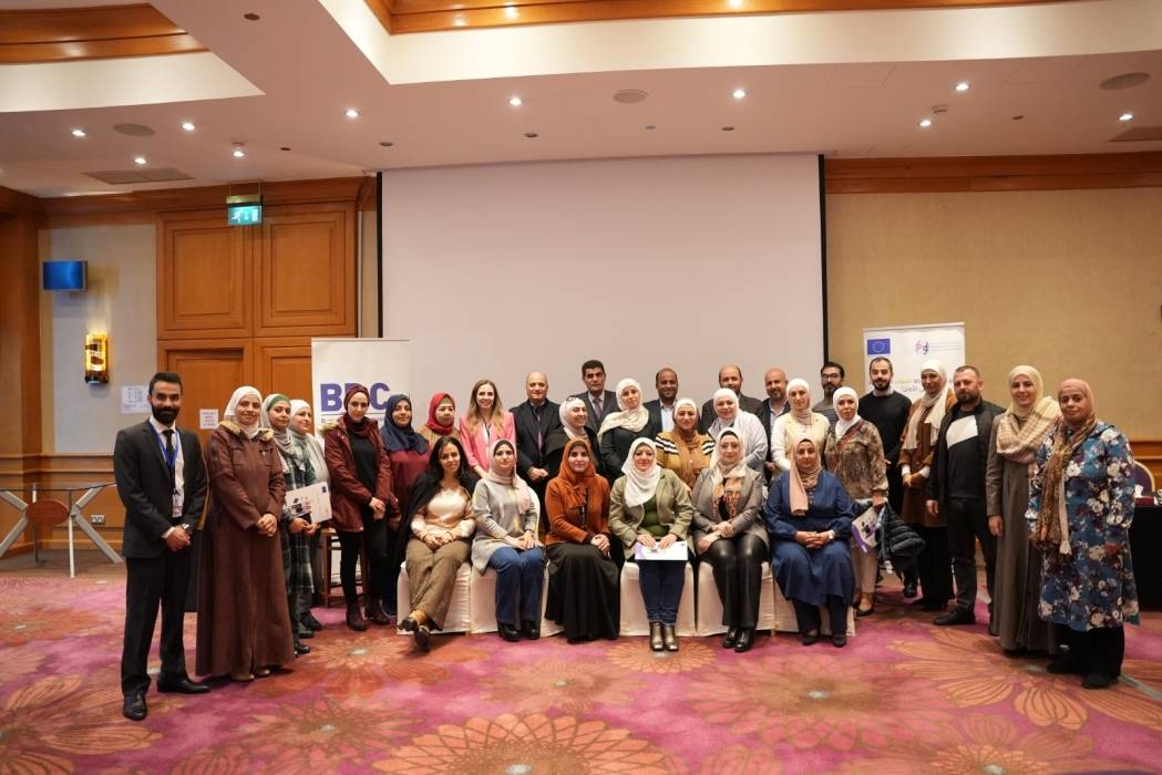 مركز تطوير الأعمال يعقد دورة تدريبية لبناء قدرات وحدات تمكين المرأة في البلديات