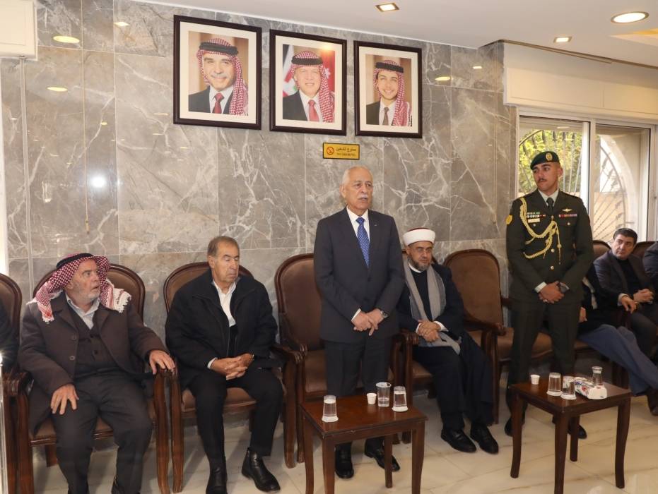 مندوبا عن الملك وولي العهد... العيسوي يقدم واجب العزاء لآل شموط وعشيرة العربيات