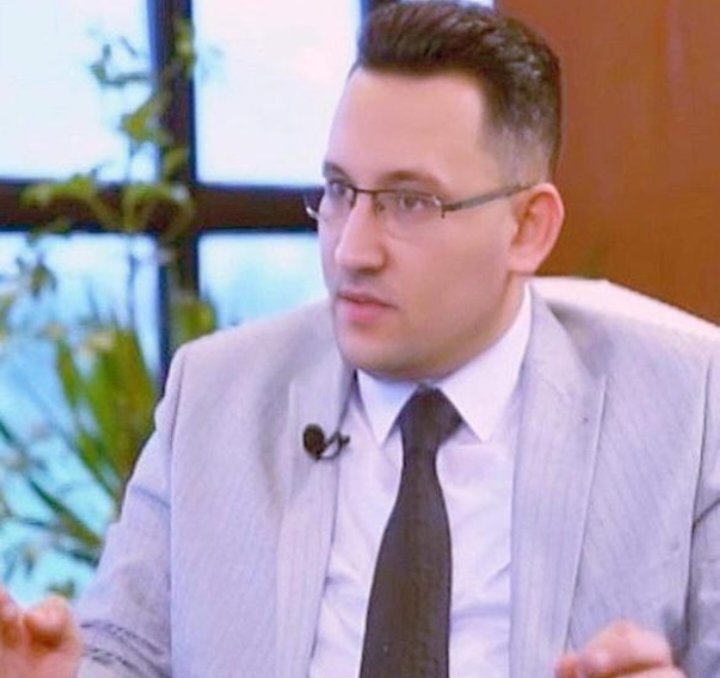 خبير اقتصادي يكشف أسباب قرار رفع نسبة الفائدة على القروض بضمان الشهادات والودائع