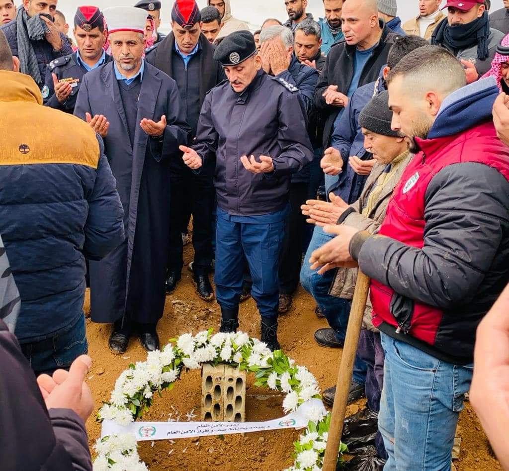 العميد عبيدات يشارك في تشيع جثمان  الرقيب هشام نمر المصاروه