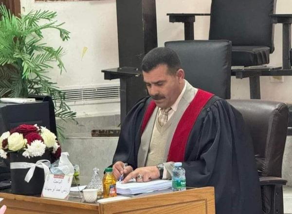 العواملة يهنئ أبو سمهدانة بحصوله على الدكتوراة