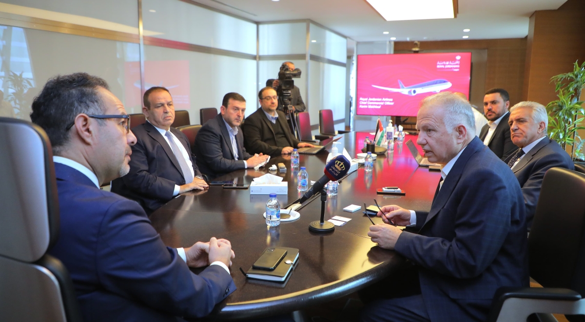 السياحة النيابية تطلع على واقع خدمات الملكية الأردنية للمسافرين
