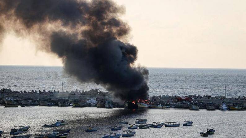 مصدر ملاحي يمني: قوات أنصار الله استهدفت سفينة جديدة اليوم في البحر الأحمر