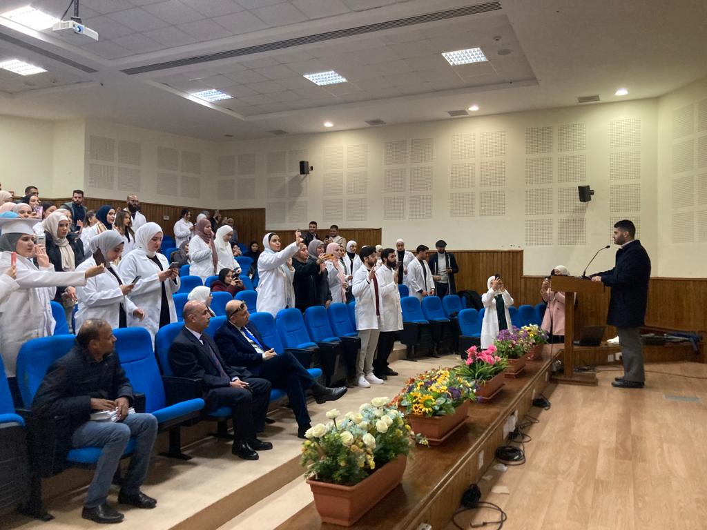 صيدلة فيلادلفيا تكرم طلبتها المتفوقين