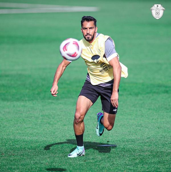 وزير الشباب القطري يزور مقر المنتخب الوطني في قطر