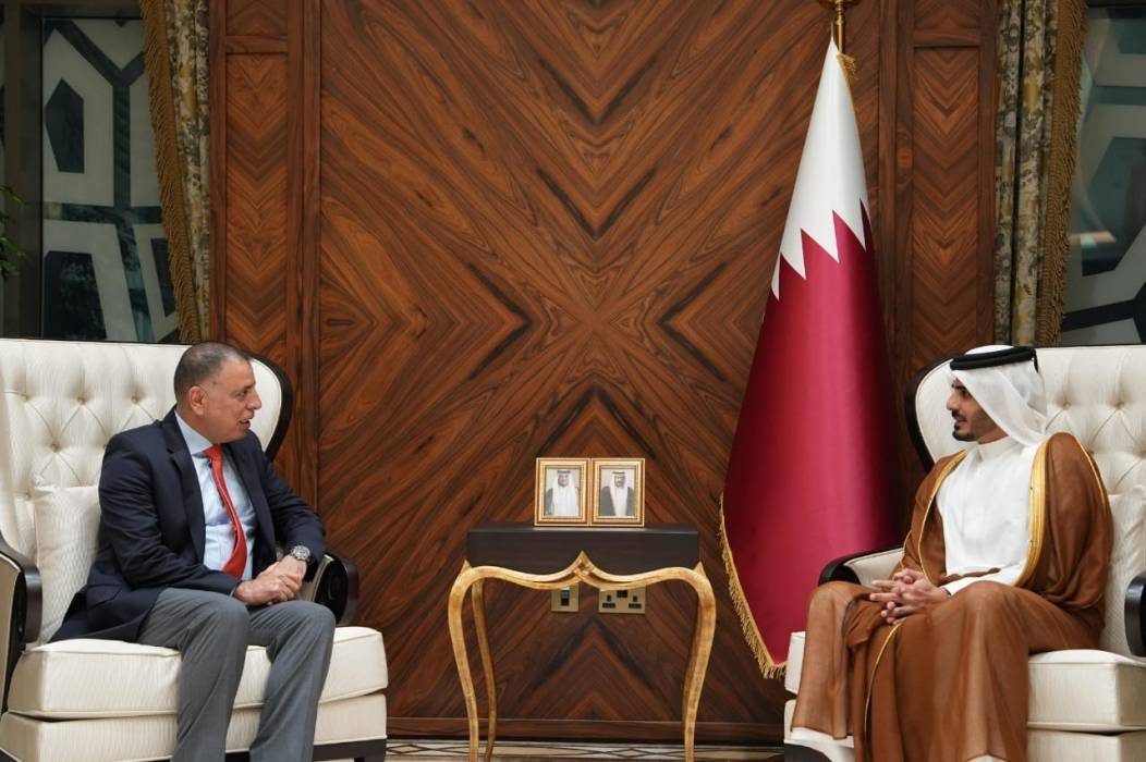 الفراية يلتقي الشيخ خليفة بن حمد آل ثاني ويزور مركز قيادة أمن بطولة كأس أمم آسيا