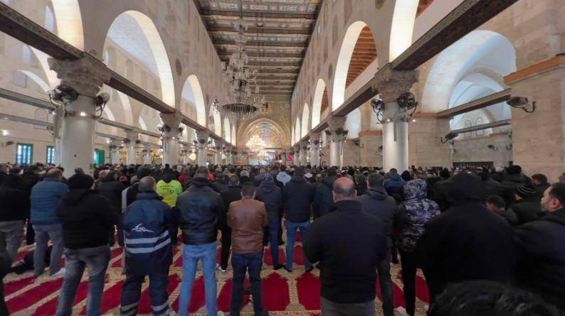 15 ألف مواطن فقط يؤدون صلاة الجمعة في المسجد الأقصى بسبب إجراءات الاحتلال
