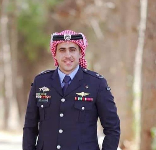 ابو دلو يهنئ محمد ضافي دلوع بمناسبة تخرج نجله معتز من اكاديميه الشرطه القطرية