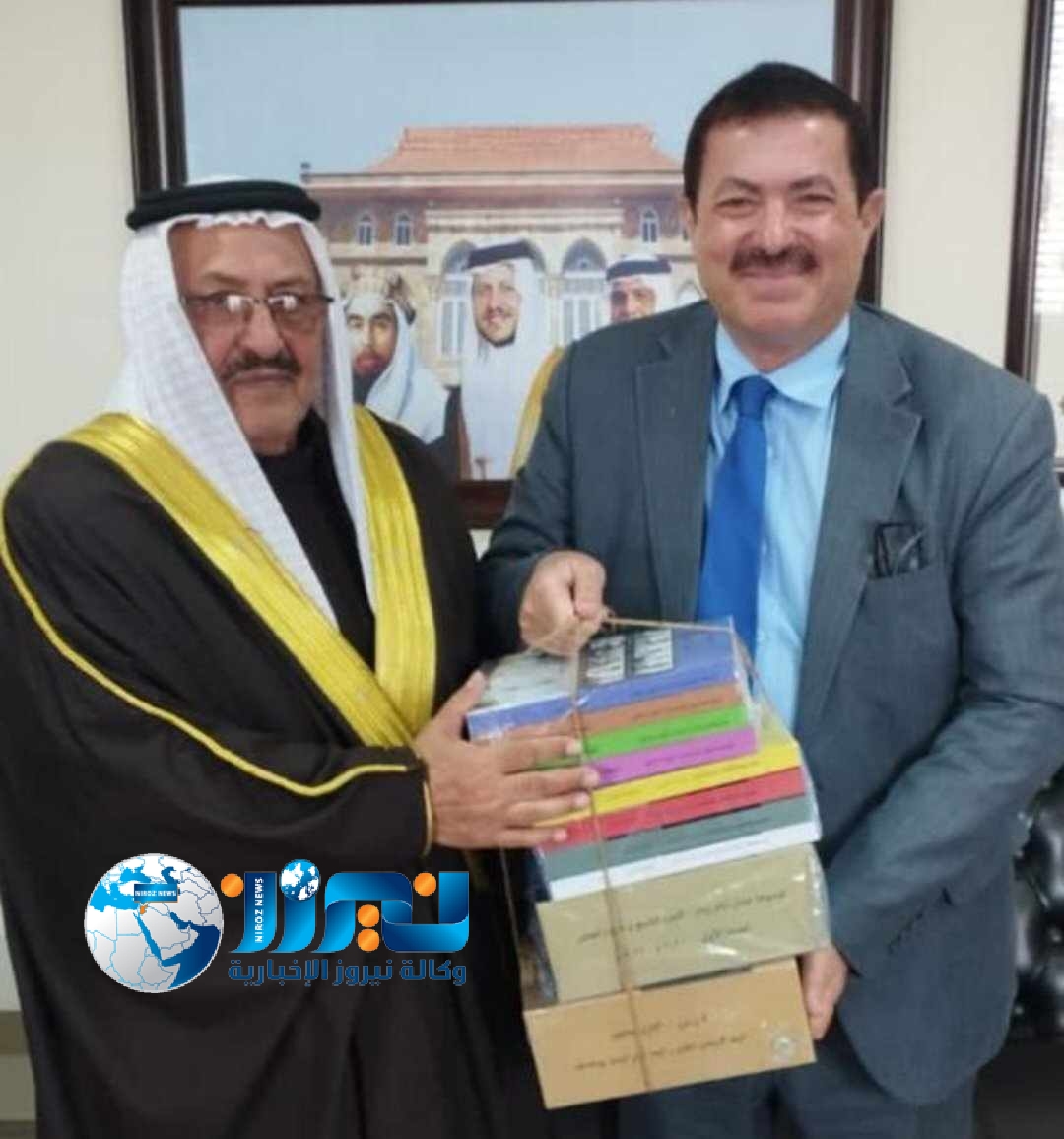 المؤرخ العرموطي يقدم موسوعة عمان ايام زمان لمعالي كنيعان البلوي