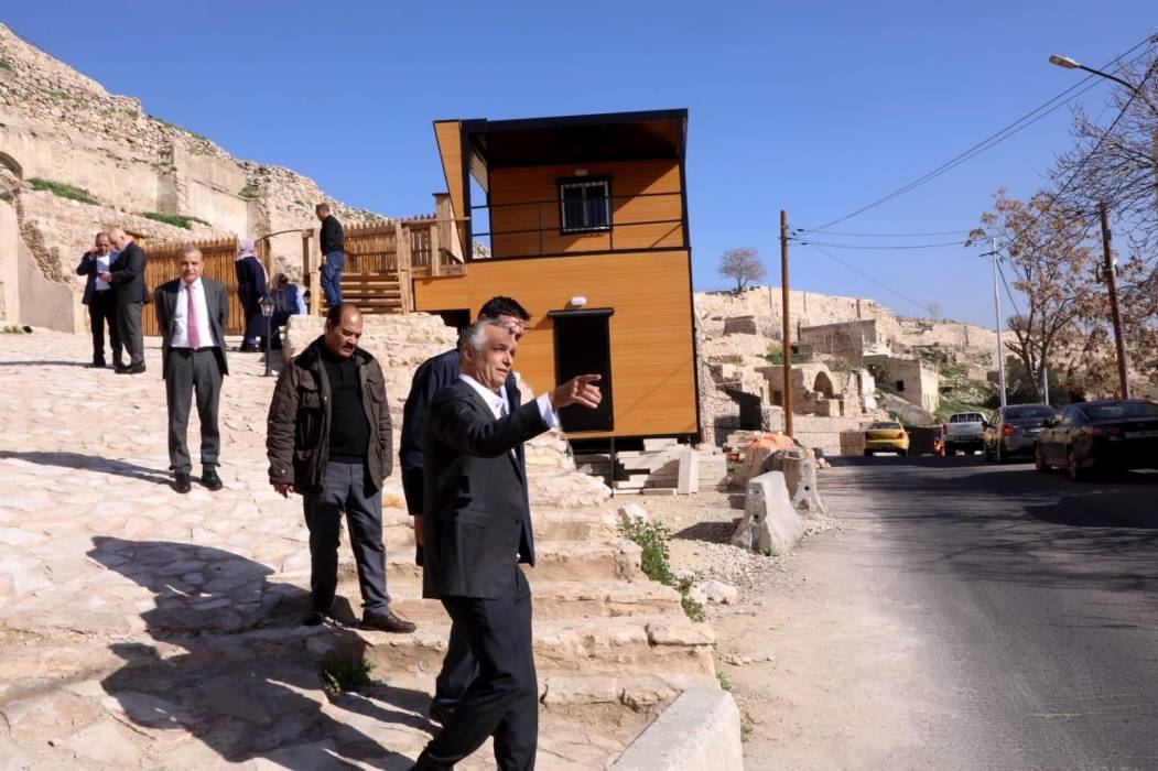 وزير السياحة يتفقد المدرج الروماني وجبل القلعة