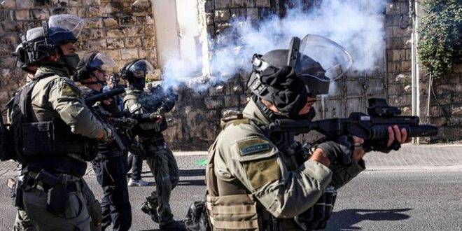 إصابة فلسطينيين اثنين واعتقال آخرين خلال اقتحام قوات الاحتلال مناطق بالضفة الغربية