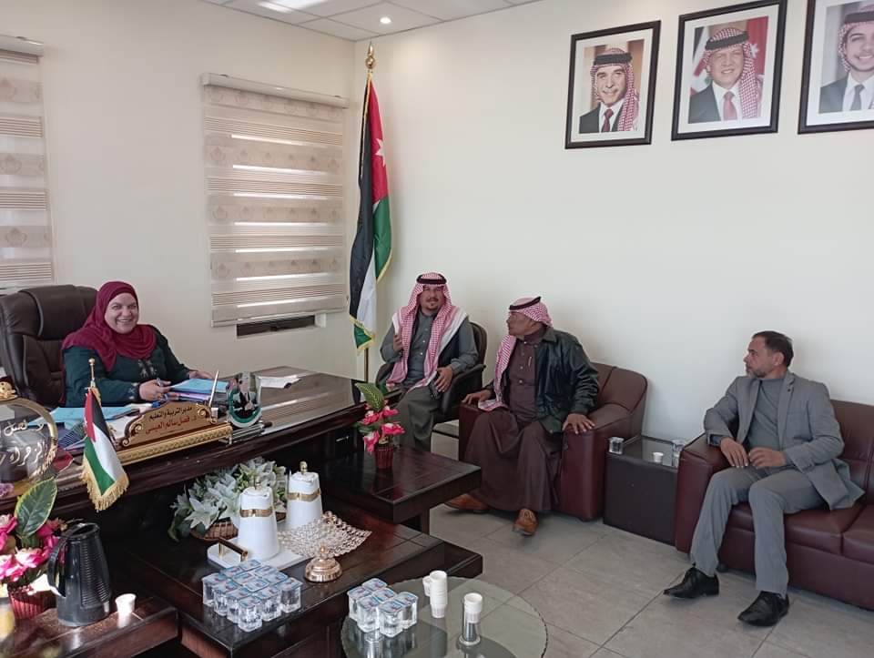 مديرة التربية والتعليم لمنطقة البادية الشمالية الشرقية تستقبل رئيس بلدية الصفاوي