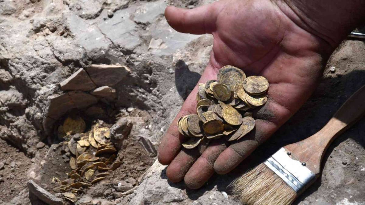ضبط كنوز كبيرة في منزل بالبادية الوسطى
